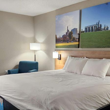 Days Inn By Wyndham Davenport Ngoại thất bức ảnh